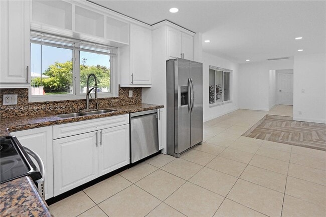 1110 S 14th Ave in Hollywood, FL - Building Photo - Building Photo