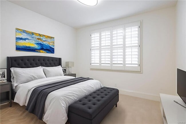 17 Colonial Dr in Newport Beach, CA - Building Photo - Building Photo