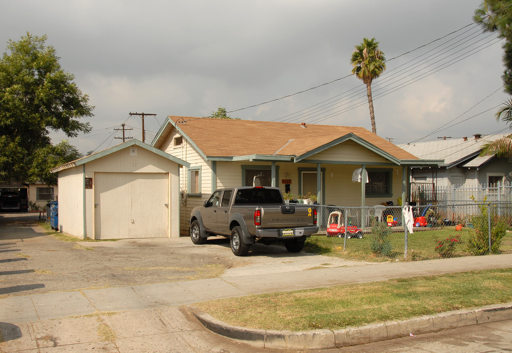 2099 Raymond Ave in Altadena, CA - Building Photo