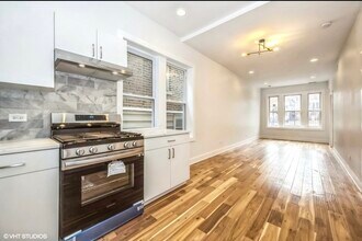 3329 S Oakley Ave in Chicago, IL - Building Photo - Building Photo