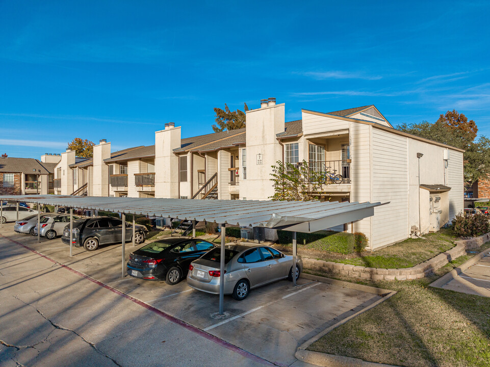 Creek Bend Condominiums in Dallas, TX - Foto de edificio