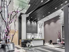9205-9205 Yonge St in Richmond Hill, ON - Building Photo - Building Photo