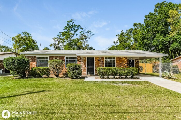 5562 Enchanted Dr in Jacksonville, FL - Building Photo