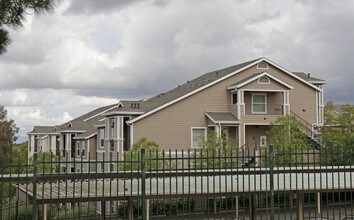Avian Glen Apartments in Vallejo, CA - Building Photo - Building Photo