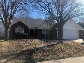1207 Mallard Ln in Rogers, AR - Building Photo