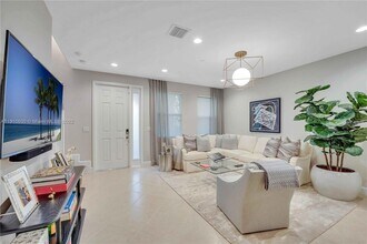 2957 St Thomas Dr in Hollywood, FL - Building Photo - Building Photo