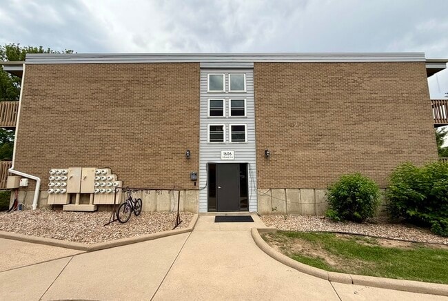 property at 1606 Cottonwood Dr