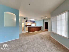 4200 E Commerce Way in Sacramento, CA - Foto de edificio - Building Photo