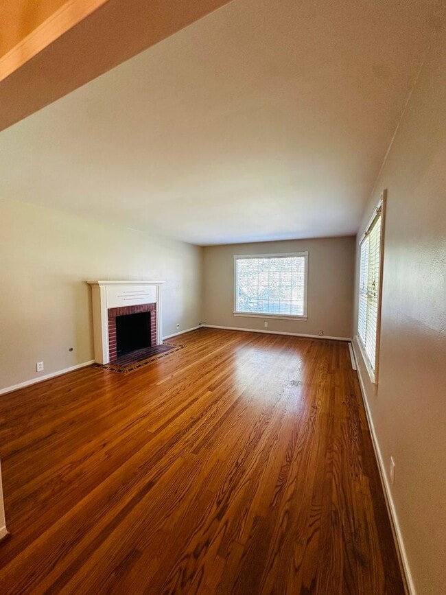 2120 Irvin Wy in Sacramento, CA - Building Photo - Building Photo