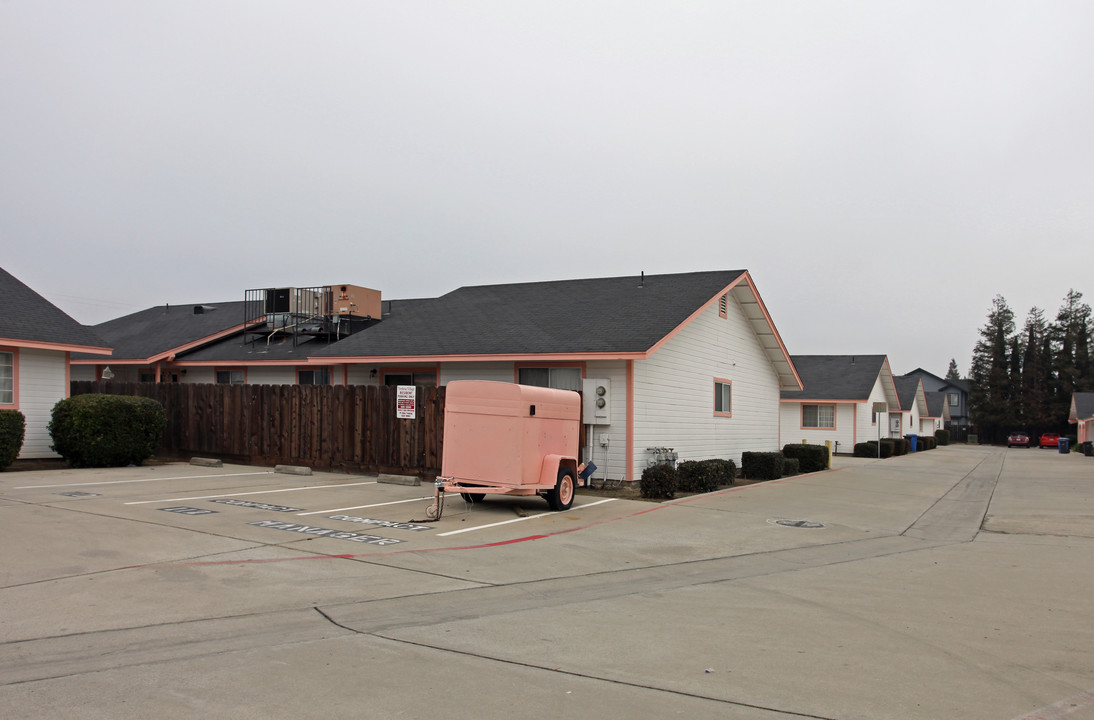 Verdenas Village in Turlock, CA - Building Photo