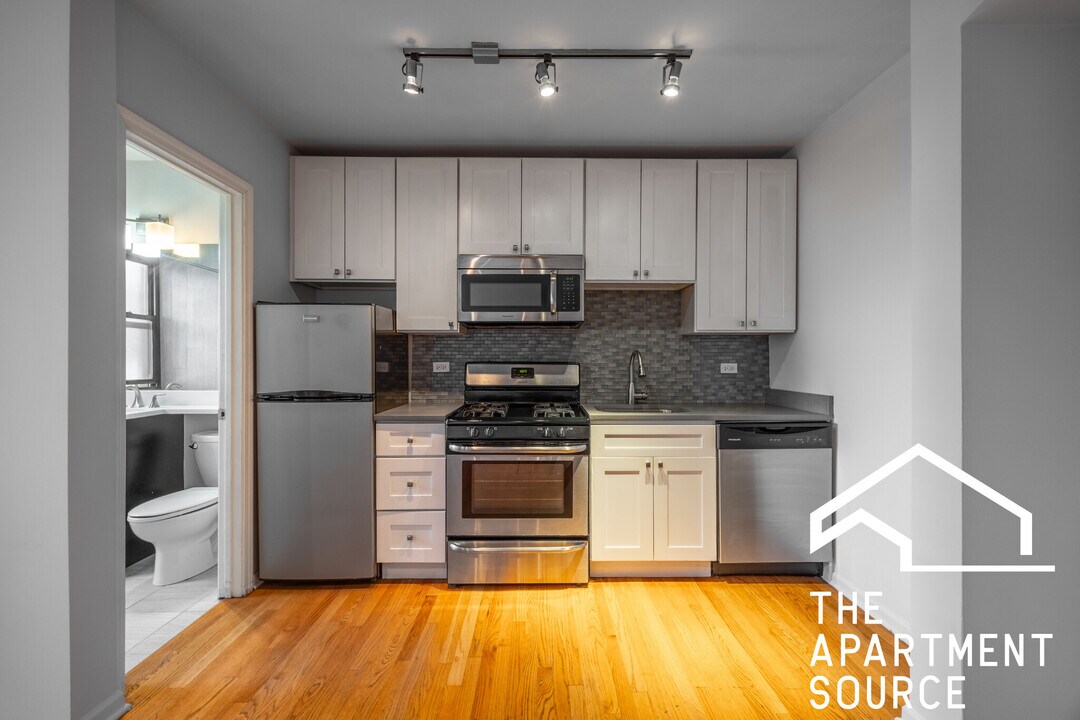2832 W Palmer St, Unit 209 in Chicago, IL - Building Photo