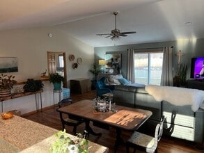 11498 Emmons St in Trempealeau, WI - Foto de edificio - Building Photo