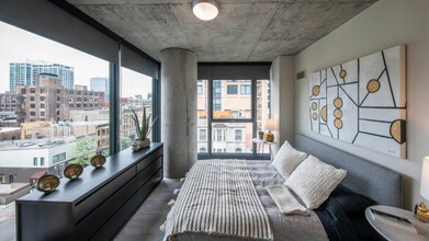 147 W Huron St in Chicago, IL - Foto de edificio - Building Photo