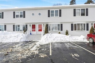 23 Benefit St in Warwick, RI - Building Photo