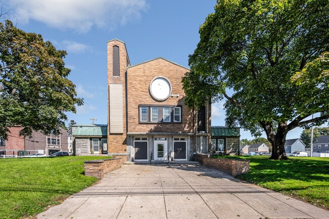 241 W 6th St, Unit 104