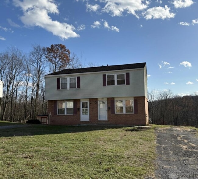 427 Devon Dr in Johnstown, PA - Building Photo - Building Photo