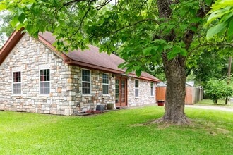 1019 Pine St in Bonham, TX - Building Photo - Building Photo