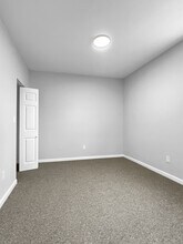 186 Rodman St, Unit 1 in Fall River, MA - Foto de edificio - Building Photo