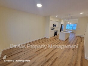 4582 Warbler Loop NW in Edmonton, AB - Building Photo - Building Photo