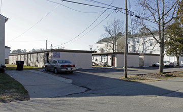 Ocean Walk Apartments in Virginia Beach, VA - Building Photo - Building Photo