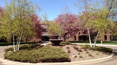 The Parkshore Apartments of Arden Hills in Arden Hills, MN - Foto de edificio - Building Photo