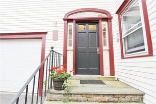 31 1/2 Franklin St in Newport, RI - Building Photo