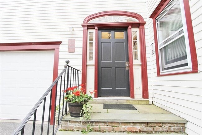 property at 31 1/2 Franklin St