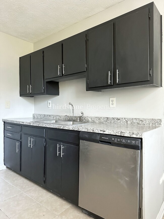 2428 Miss Muffet Ln W in Jacksonville, FL - Building Photo - Building Photo