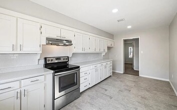 3945 W Park Pl in Oklahoma City, OK - Building Photo - Building Photo
