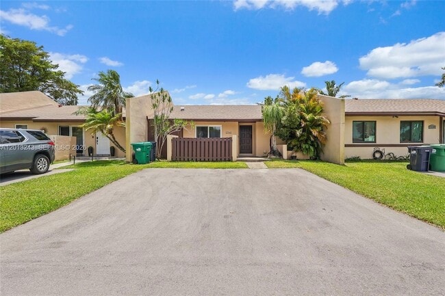 12340 SW 115th Terrace in Miami, FL - Building Photo - Building Photo