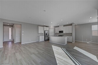 19 Strada Barbera in Henderson, NV - Building Photo - Building Photo
