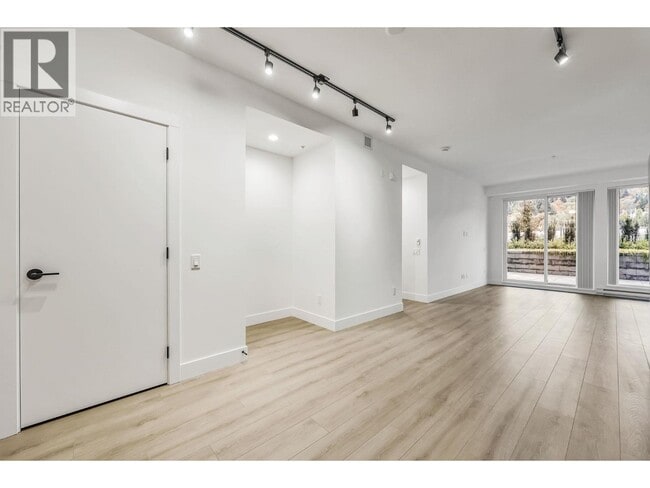 3075 Murray St in Port Moody, BC - Building Photo - Building Photo