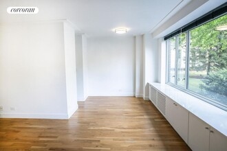 392 Central Prk W in New York, NY - Building Photo - Building Photo
