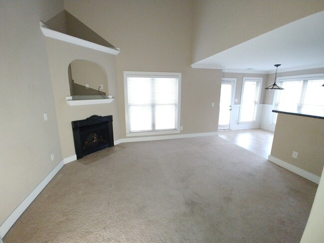 2000 Rossburg Pl in Calera, AL - Building Photo - Building Photo