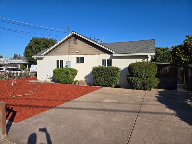 952 Bryant Way in Sunnyvale, CA - Building Photo - Building Photo