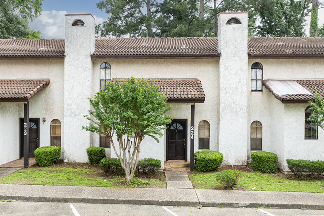 100 La Costa Dr in Montgomery, TX - Foto de edificio - Building Photo