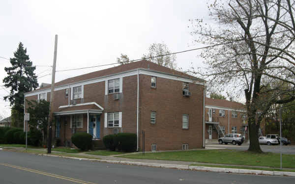 John R Giaquinto Apartments in Edison, NJ - Foto de edificio - Building Photo