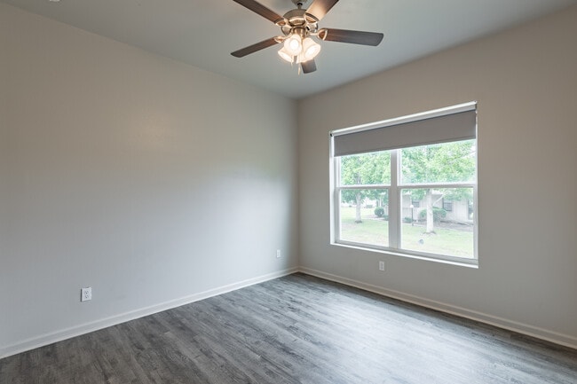 Platform Dublin in Dublin, GA - Building Photo - Interior Photo