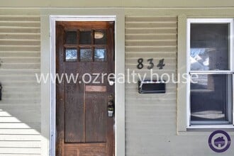 834 Oak St in Toledo, OH - Building Photo - Building Photo