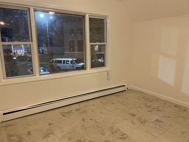 813 7th St in Union City, NJ - Building Photo - Building Photo
