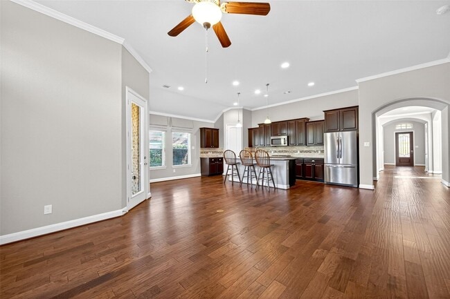 property at 14 S Sawbridge Cir