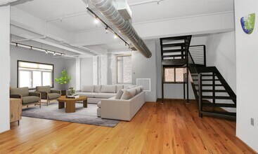 711 Main St in Houston, TX - Building Photo - Building Photo