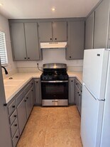 1360 Hornblend St in San Diego, CA - Building Photo