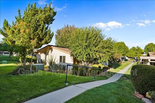 26757 Whispering Leaves Dr in Santa Clarita, CA - Building Photo - Building Photo