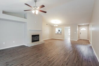 9735 Fox Chapel Rd in Tampa, FL - Foto de edificio - Building Photo