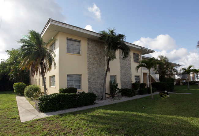 Jannel Apartments in Cape Coral, FL - Building Photo - Building Photo