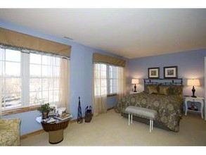 319-331 W Post Rd in White Plains, NY - Building Photo - Building Photo
