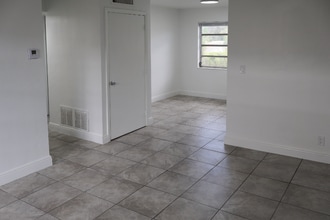 5920 NW 16th Pl in Sunrise, FL - Building Photo - Building Photo