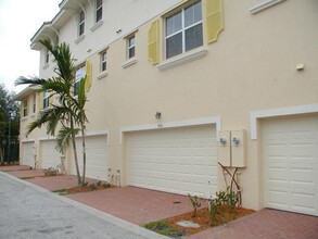 1928 Vía Granada in Boynton Beach, FL - Building Photo - Building Photo