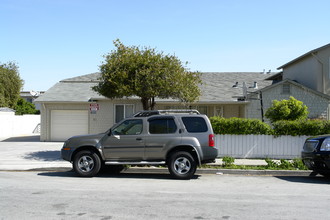 1035 Adams St in Redwood City, CA - Building Photo - Building Photo